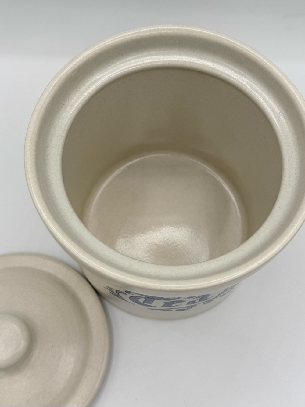 Pfaltzgraff Yorktowne stoneware Tea canister with lid - Picture 3 of 7